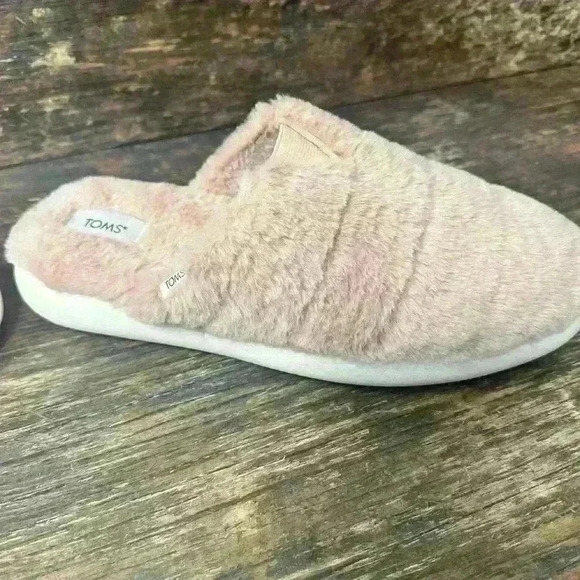Shoes - Toms Women’s Slippers Pink Fur Size 10